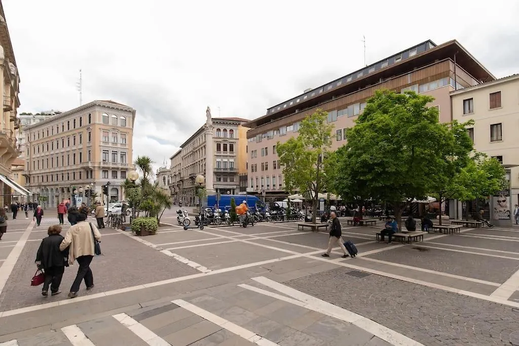 Enjoy Home - Downtown Nest In Piazza Garibaldi Πάδοβα 0*,  Ιταλία
